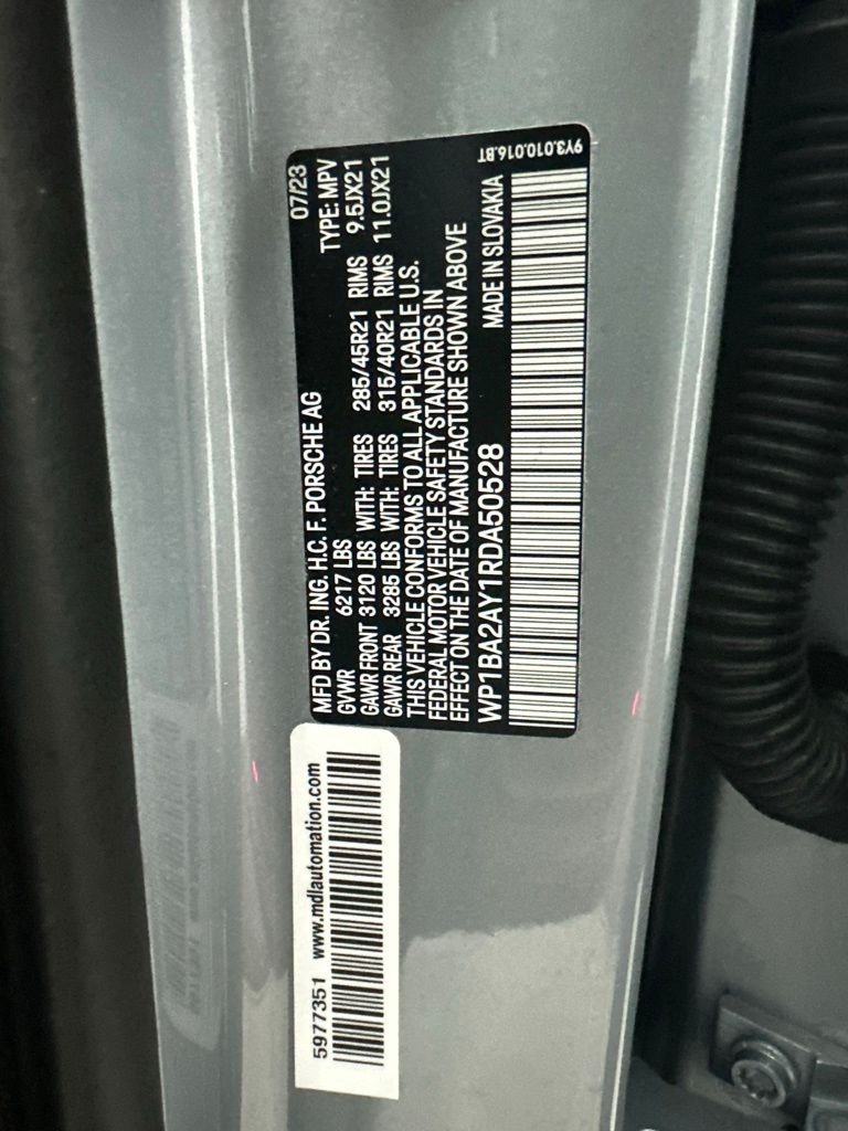 Used 2024  Porsche Base image 31