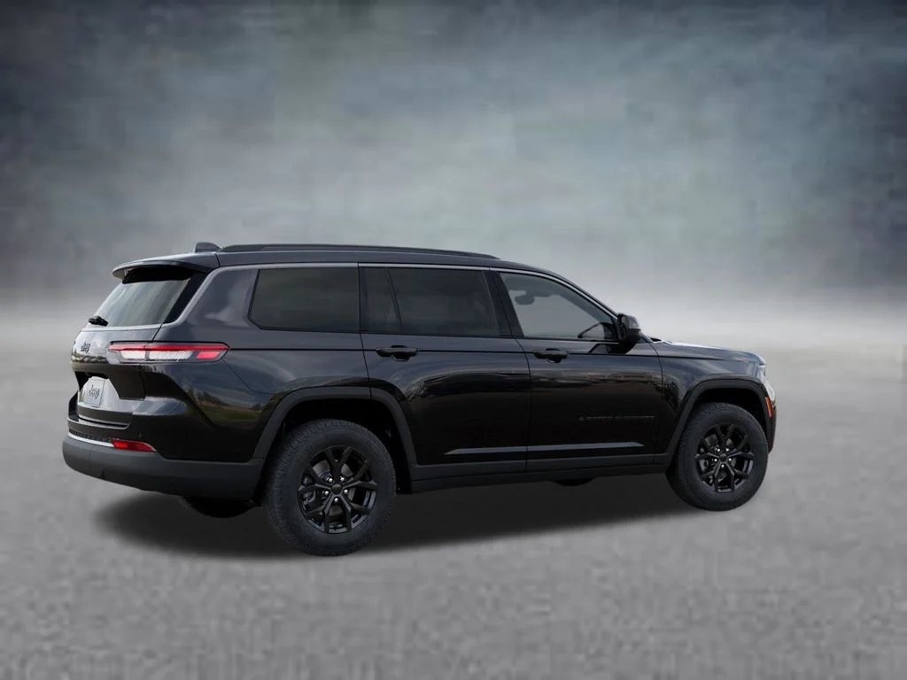 New 2026 Diamond Black Crystal Pearl-Coat Exterior Paint Jeep Laredo image 4
