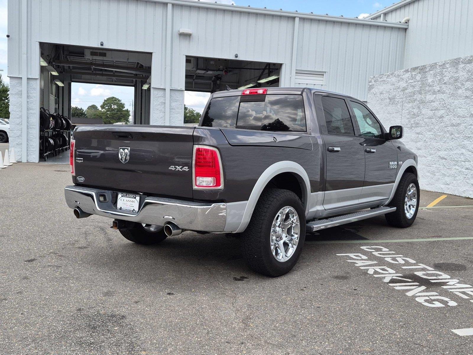 Used 2015  RAM TRUCK LARAM image 5