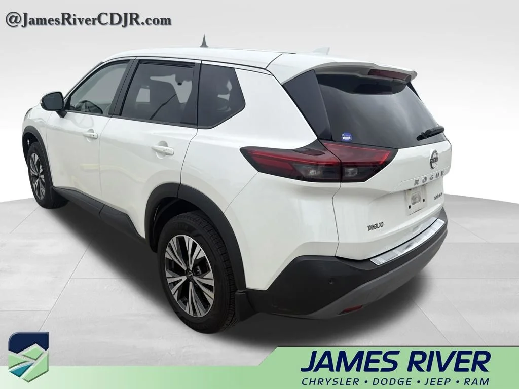 Used 2022 White Nissan SV image 8