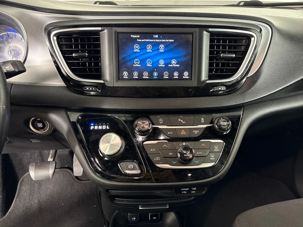 Used 2018 Silver Chrysler Touring Plus image 17