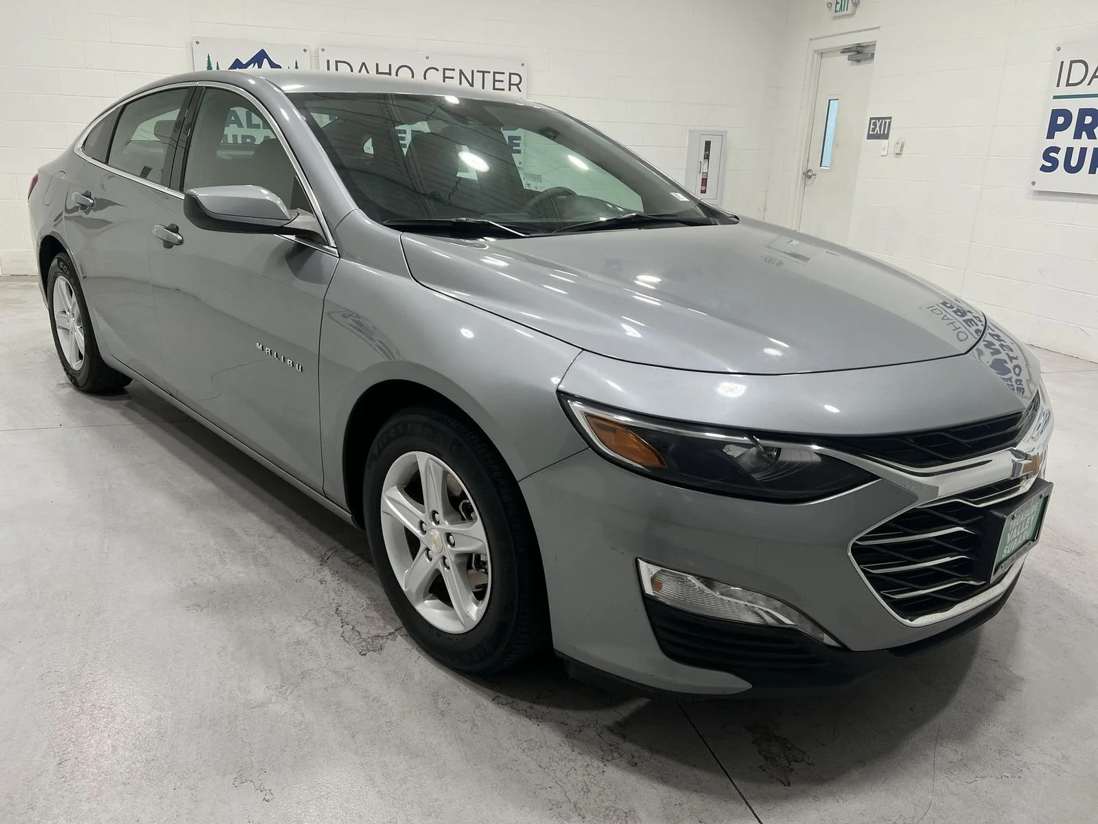Used 2024 Gray Chevrolet LT image 2