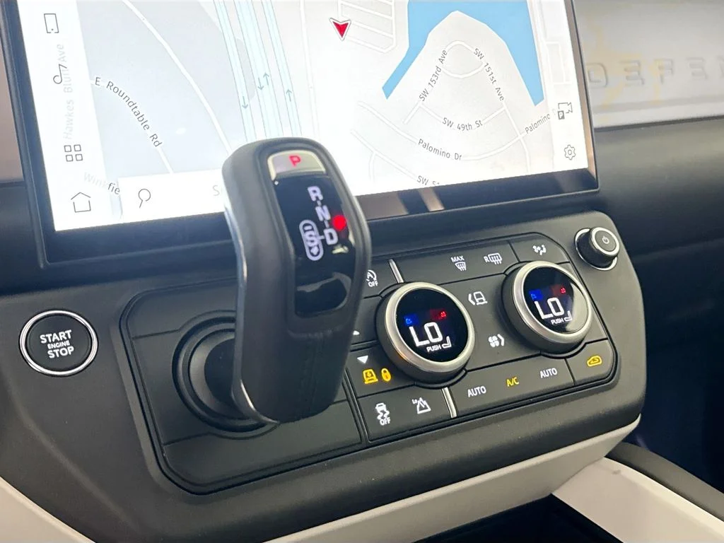 New 2026 Fuji White Land Rover X-Dynamic SE image 17