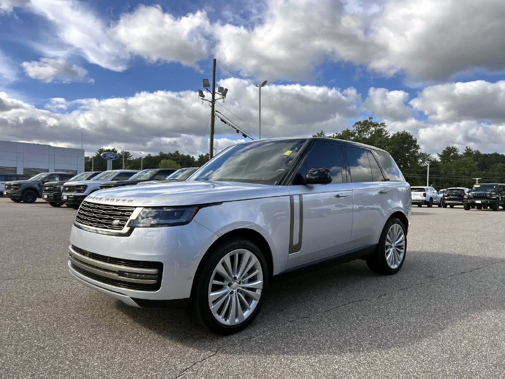 Used 2025 Silver Land Rover SE image 7