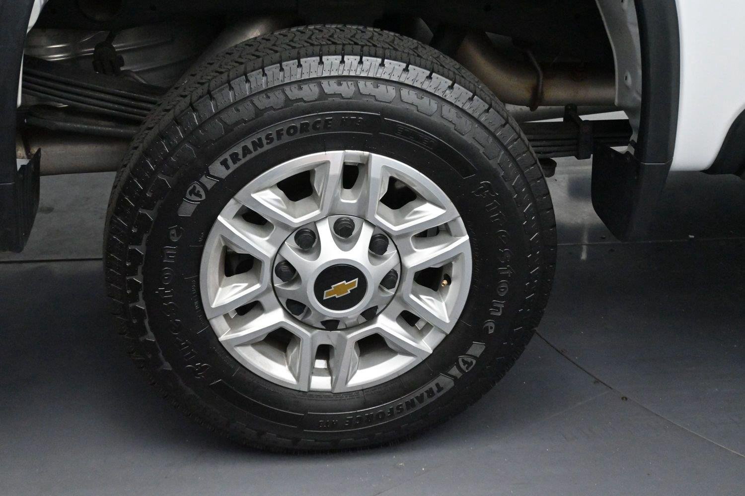 Used 2025 Summit White Chevrolet LT image 33