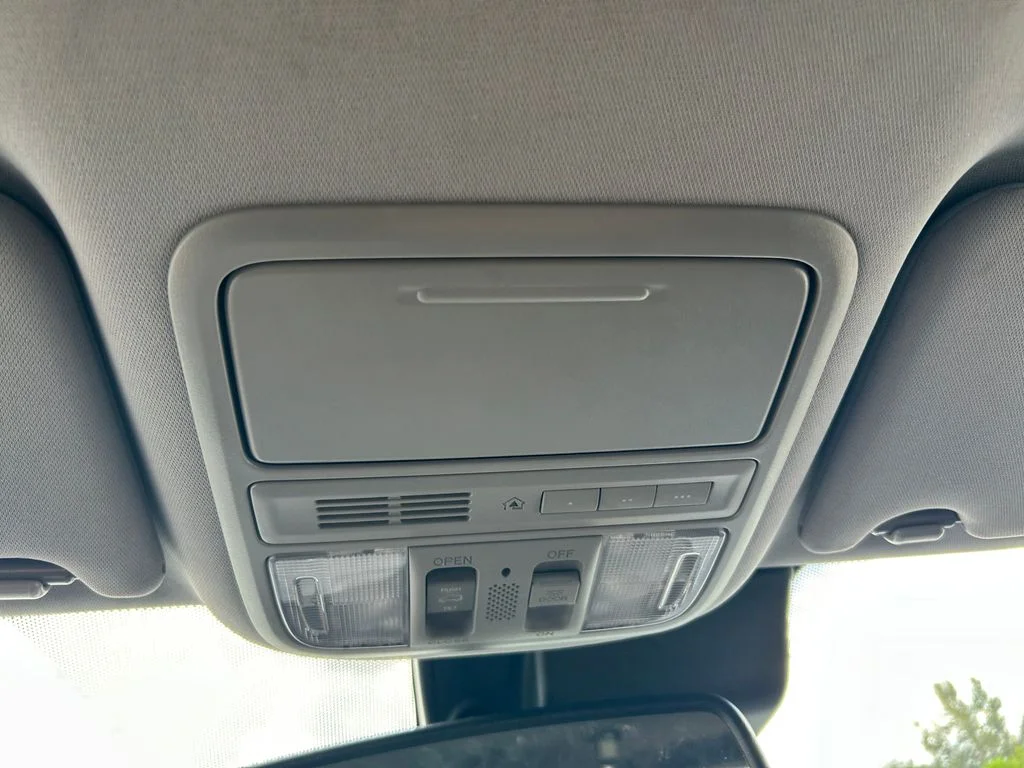 Used 2017  Honda Touring image 39
