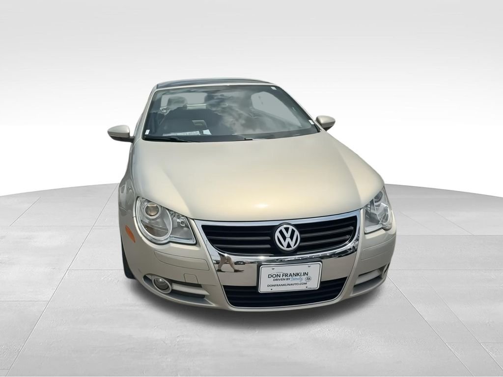 Used 2010 Beige Volkswagen Komfort Edition image 3