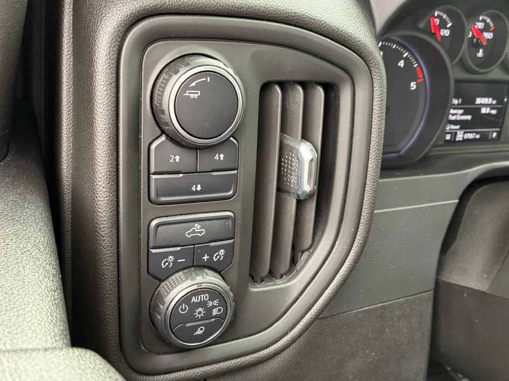Used 2021 SILVER ICE METALLIC Chevrolet Custom image 25