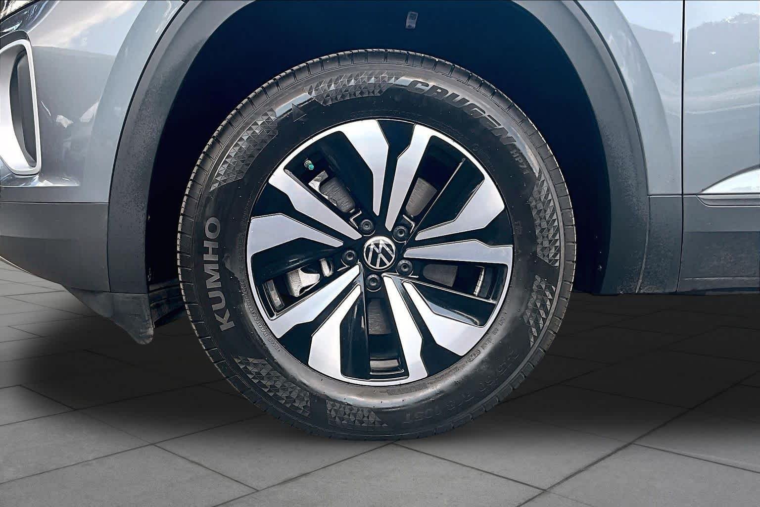 Certified Used 2025 Platinum Gray Metallic Volkswagen 2.0T SE image 11