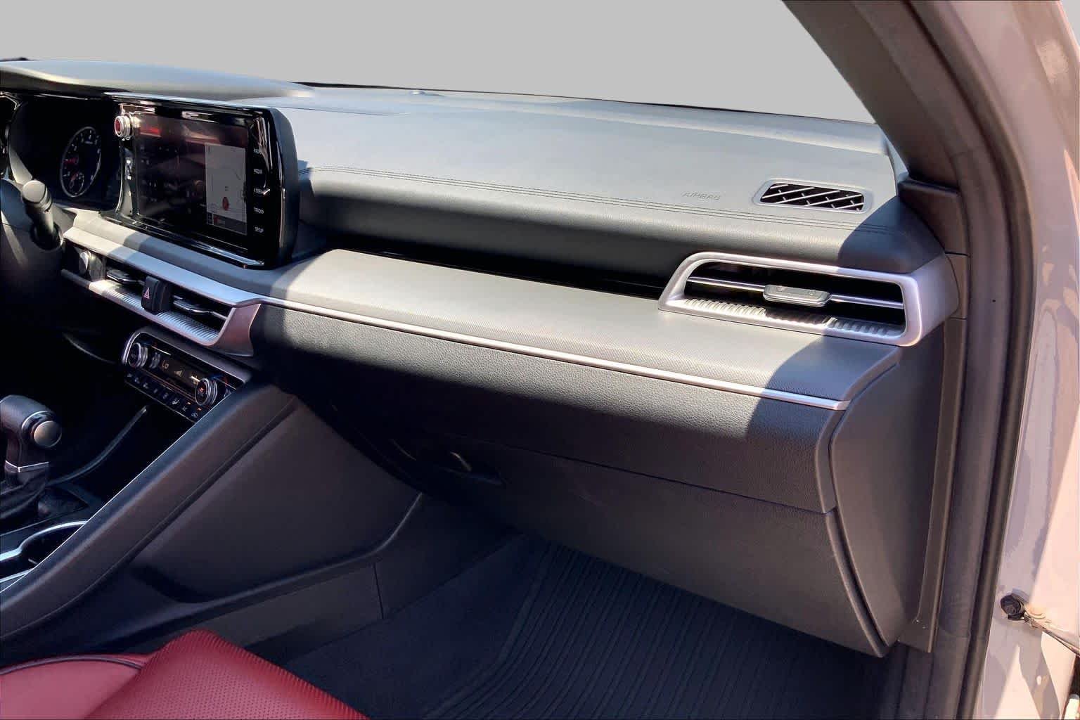 Used 2022 Wolf Gray Kia GT-Line image 19