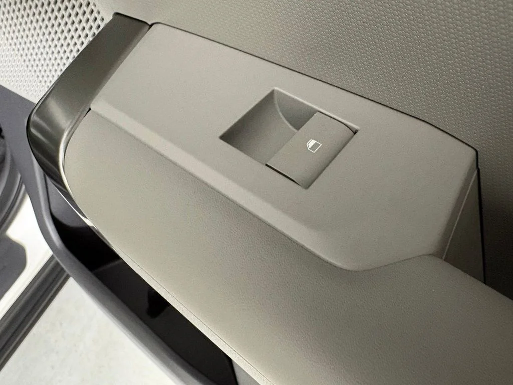New 2027 Snow White Pearl Kia EX image 16