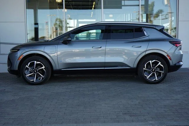 2025 Chevrolet Equinox EV LT - Photo 11