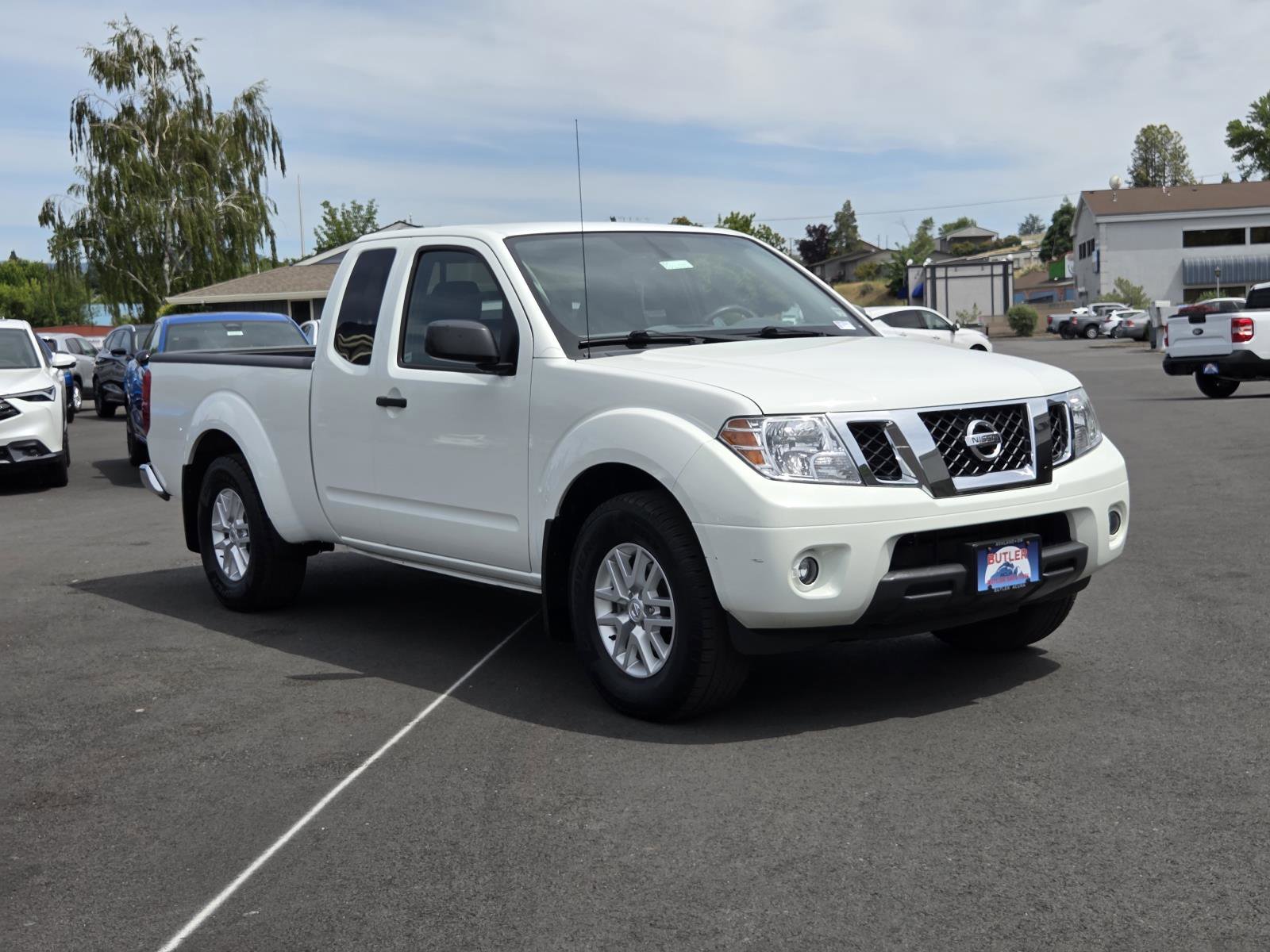Used 2020 Glacier White Nissan SV image 3