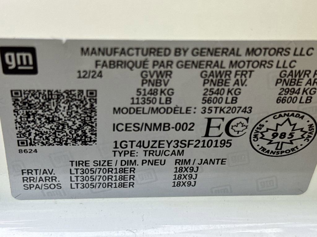 Certified Used 2025 Summit White GMC AT4X image 35