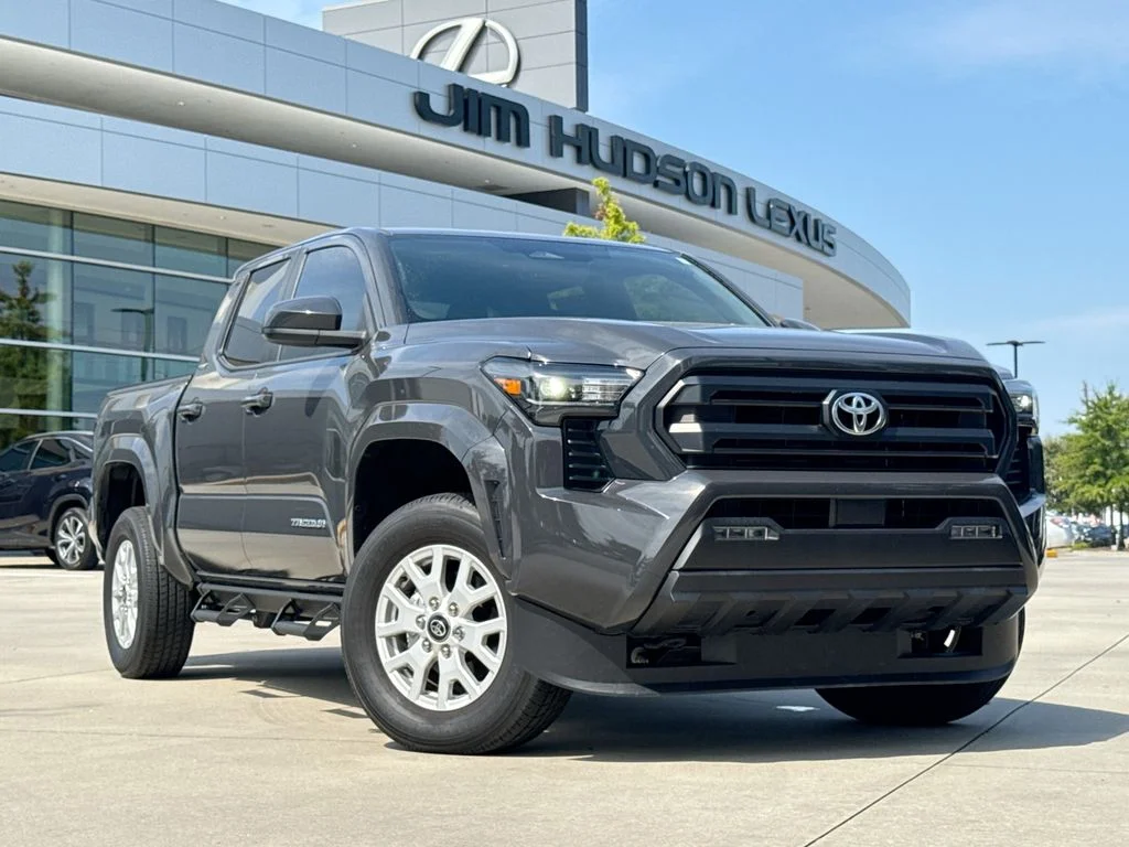 Used 2025  Toyota SR5 image 2