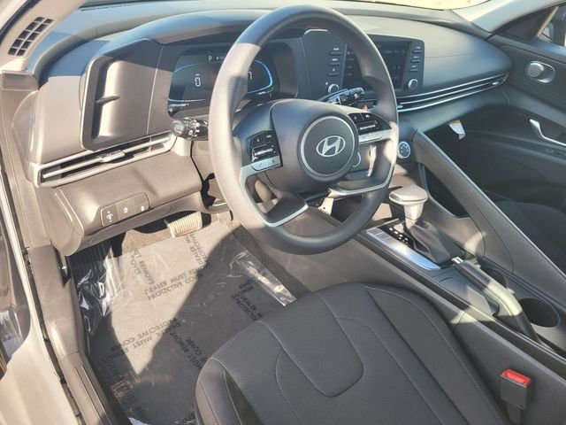 Used 2025 Gray Hyundai SE image 12