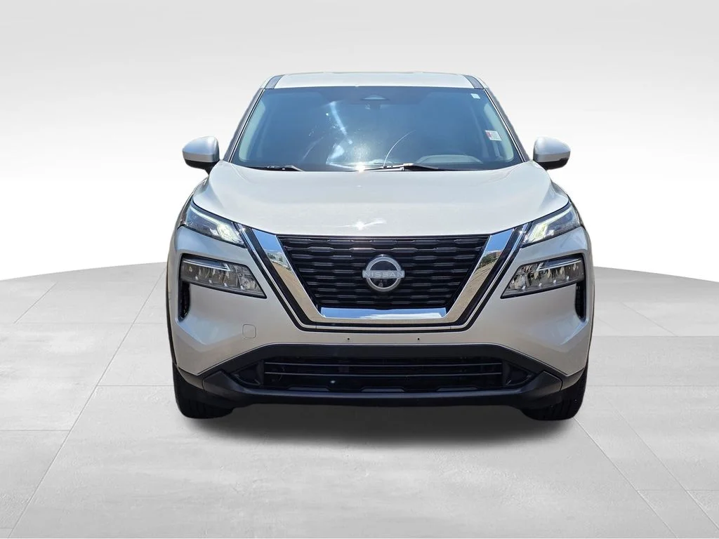 Used 2023 Silver Nissan SV image 3