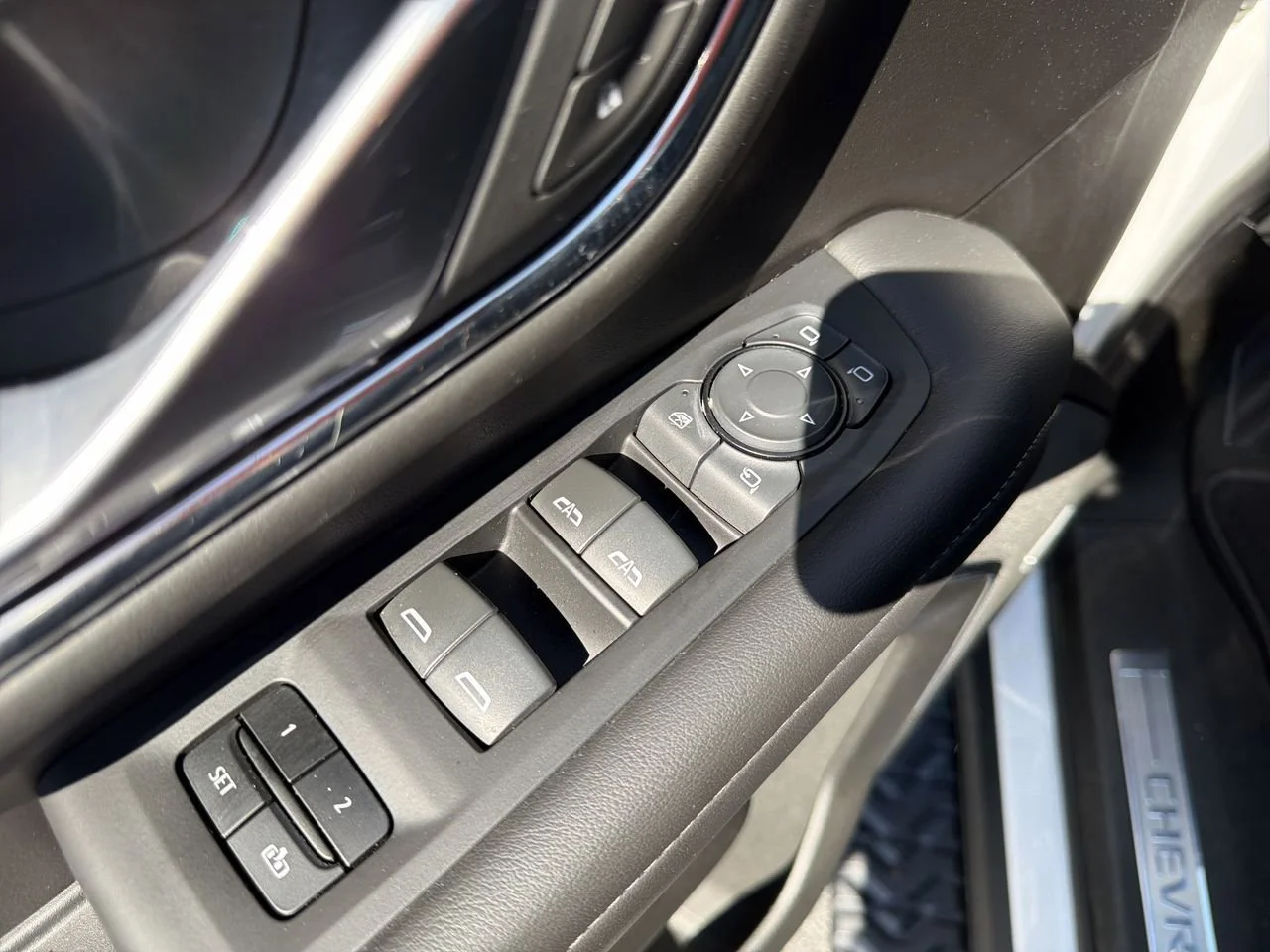 Used 2024 Summit White Chevrolet Z71 image 19