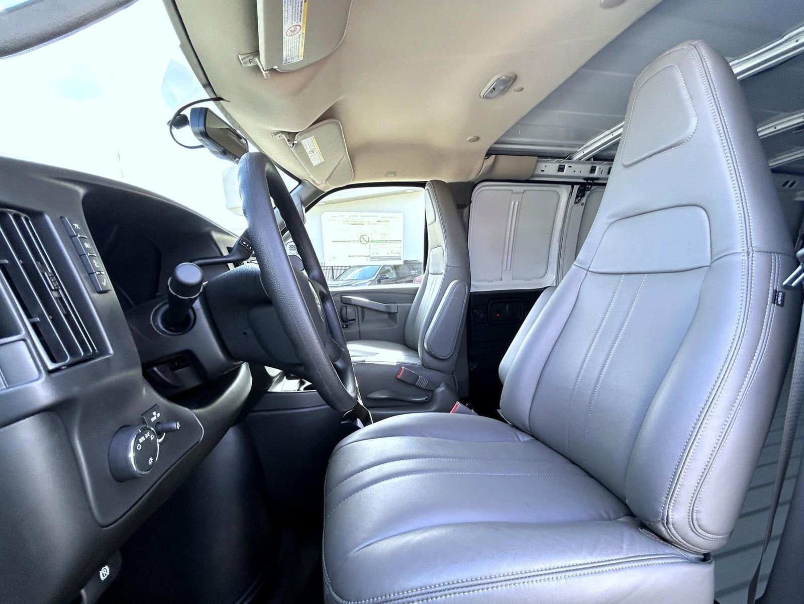 2025 Chevrolet Express Cargo Work Van - Photo 10