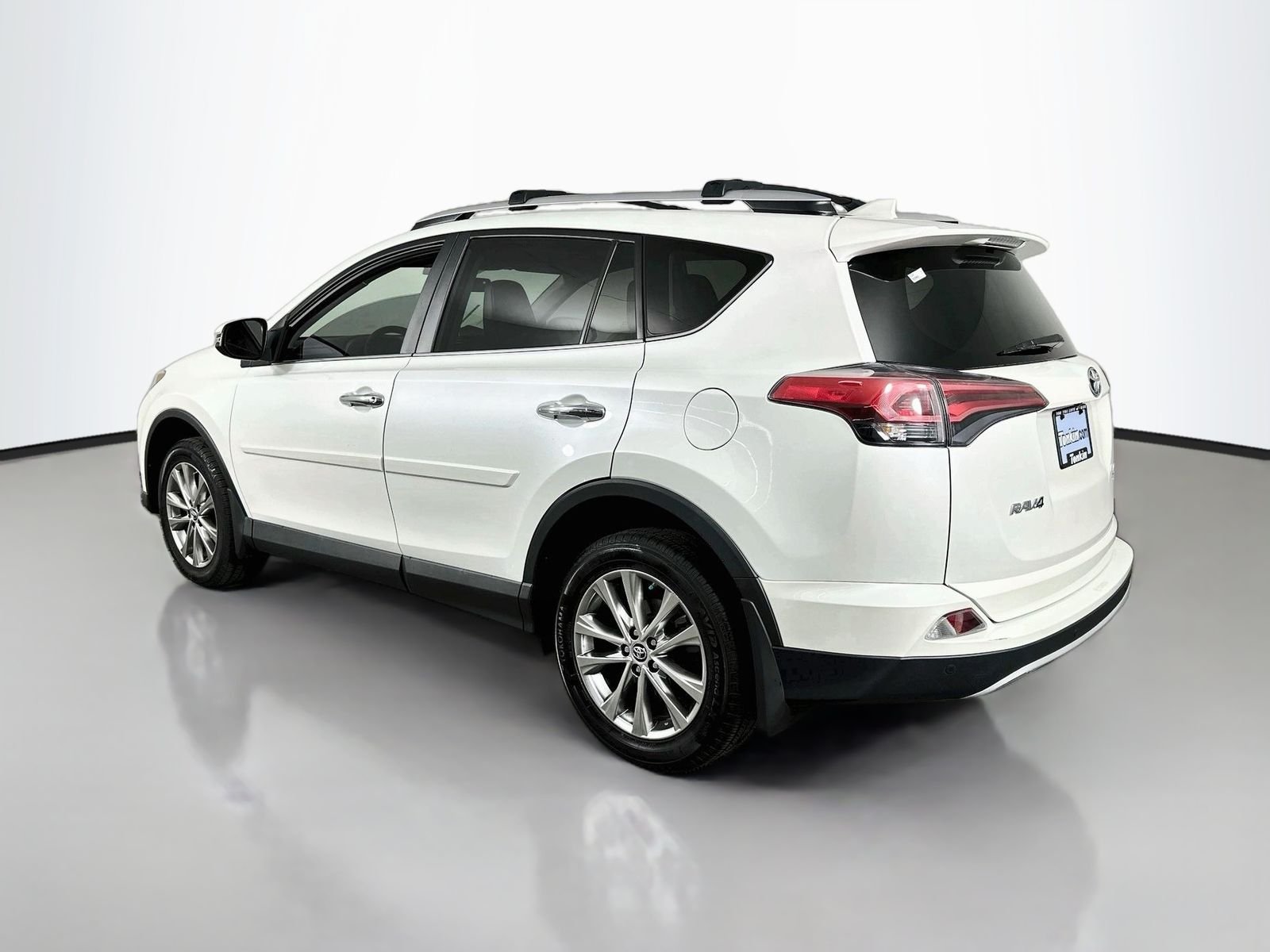 Used 2016 Blizzard Pearl Toyota Limited image 5