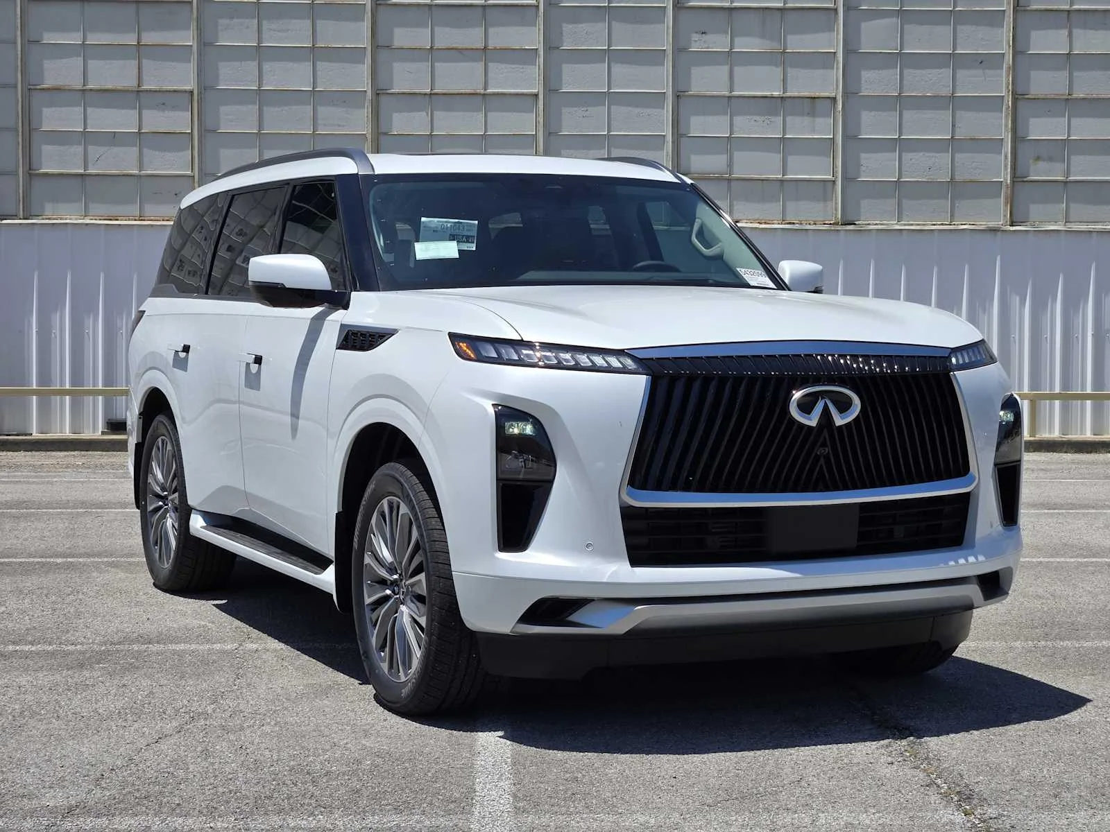 New 2026 RADIANT WHITE INFINITI Luxe 2WD image 2