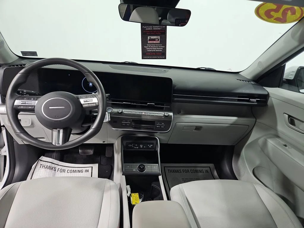 Used 2025 White Hyundai SEL Convenience image 14