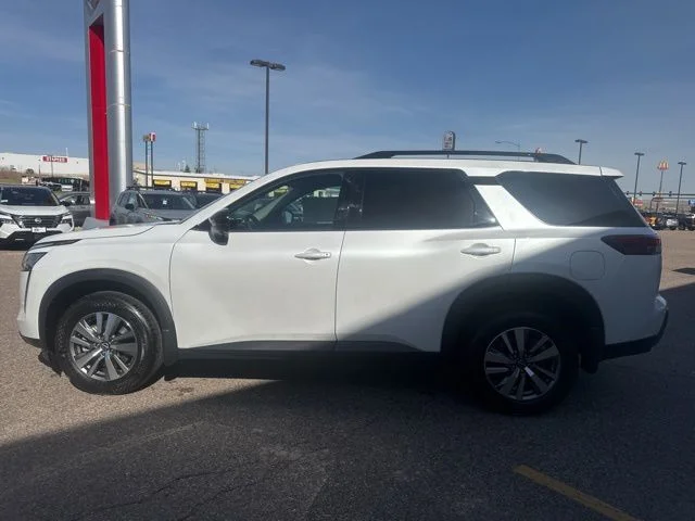 New 2026 Everest White Pearl TriCoat Nissan SL image 6