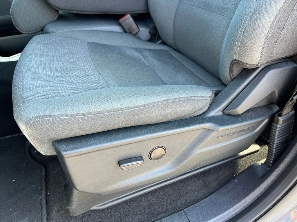 Used 2025 Gray Metallic Ford XLT image 29
