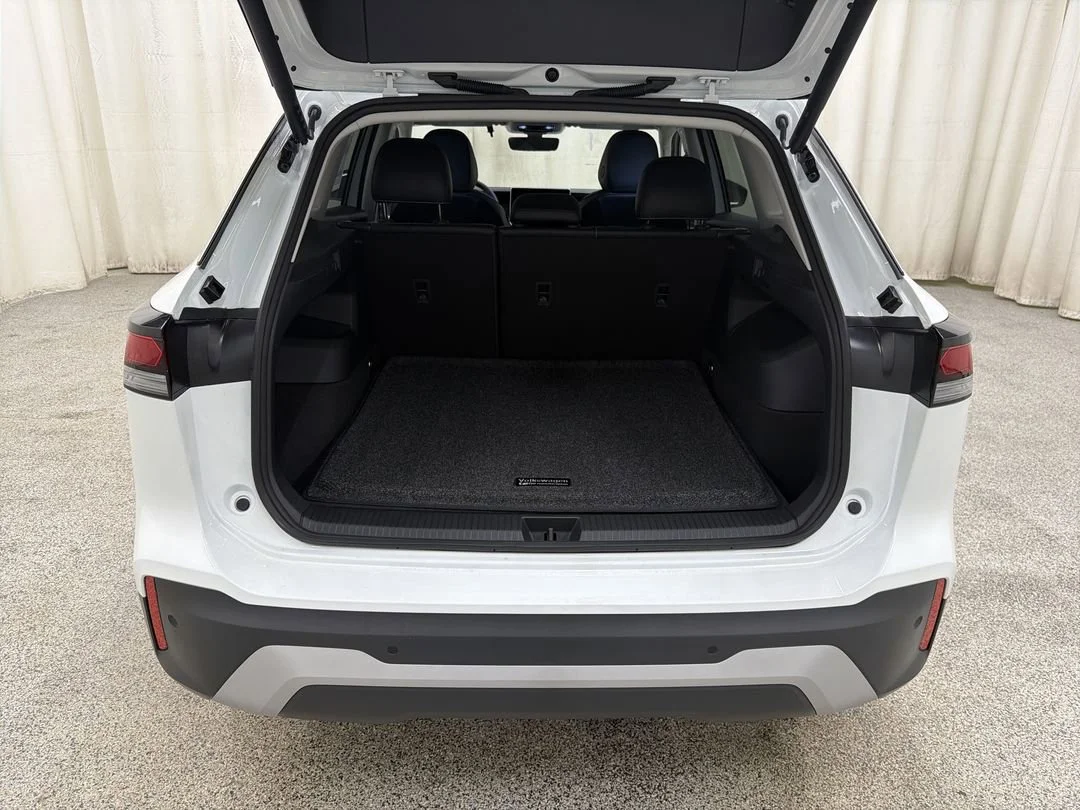 New 2026 Pure White Volkswagen SE image 17