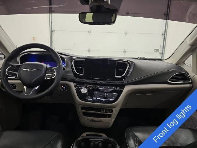 Used 2022 Ceramic Gray Clearcoat Chrysler Touring L image 13
