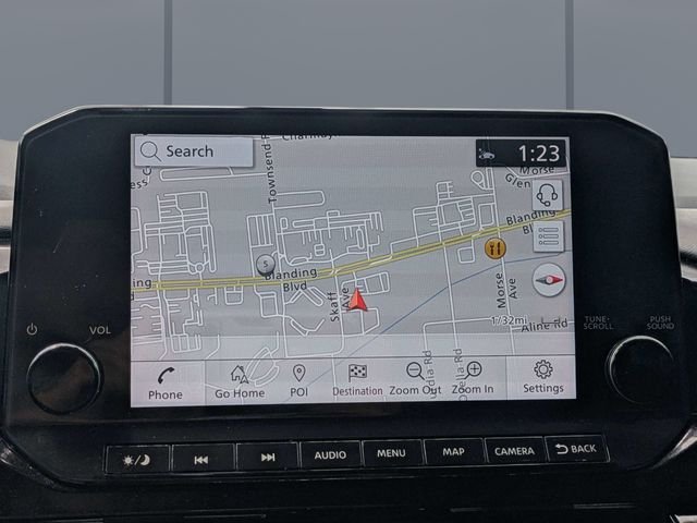 Used 2022 Silver Nissan SL image 25