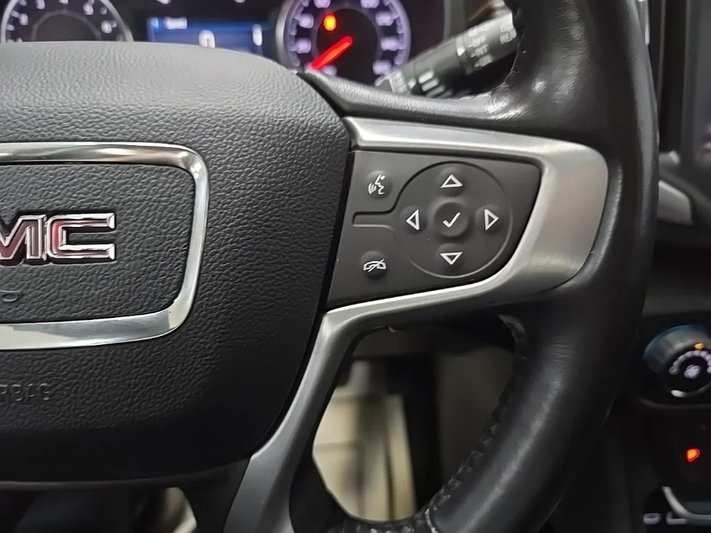 Used 2021 White GMC SLE image 20