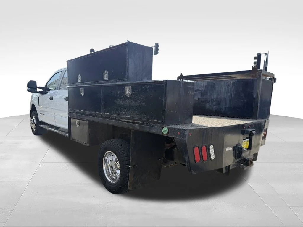Used 2022 White Ford XL image 3