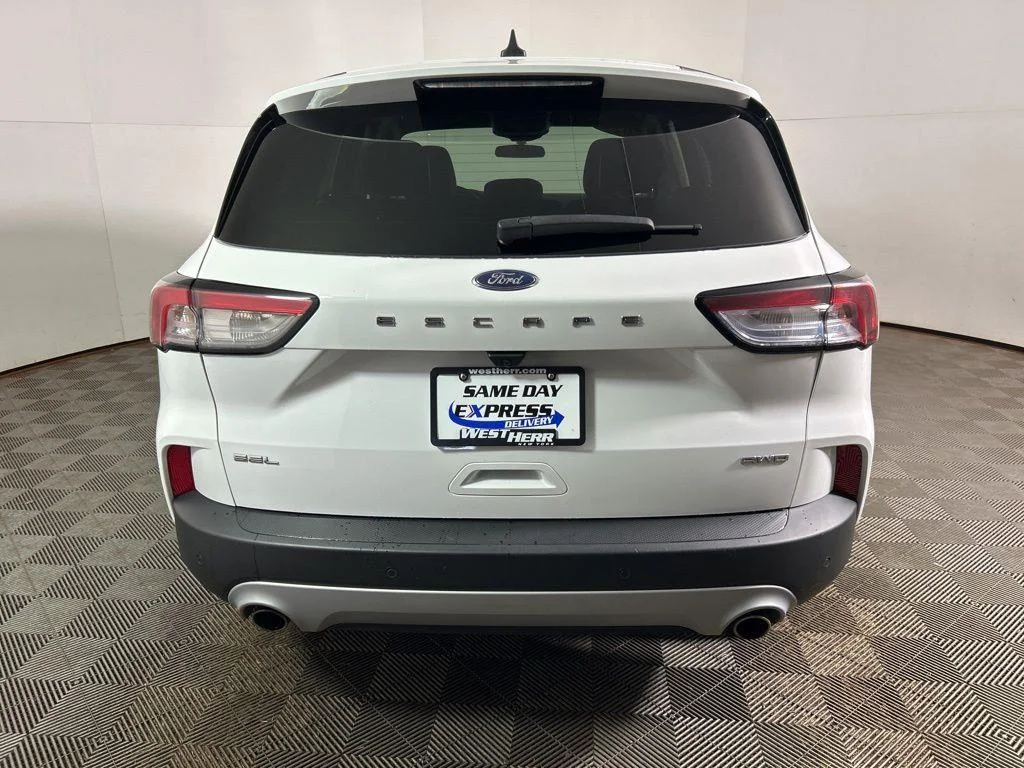 Used 2022 Oxford White Ford SEL image 7