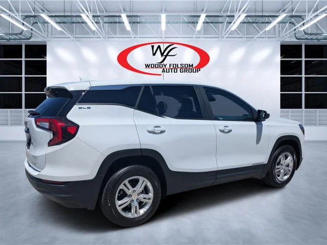 Used 2024 White GMC SLE image 4