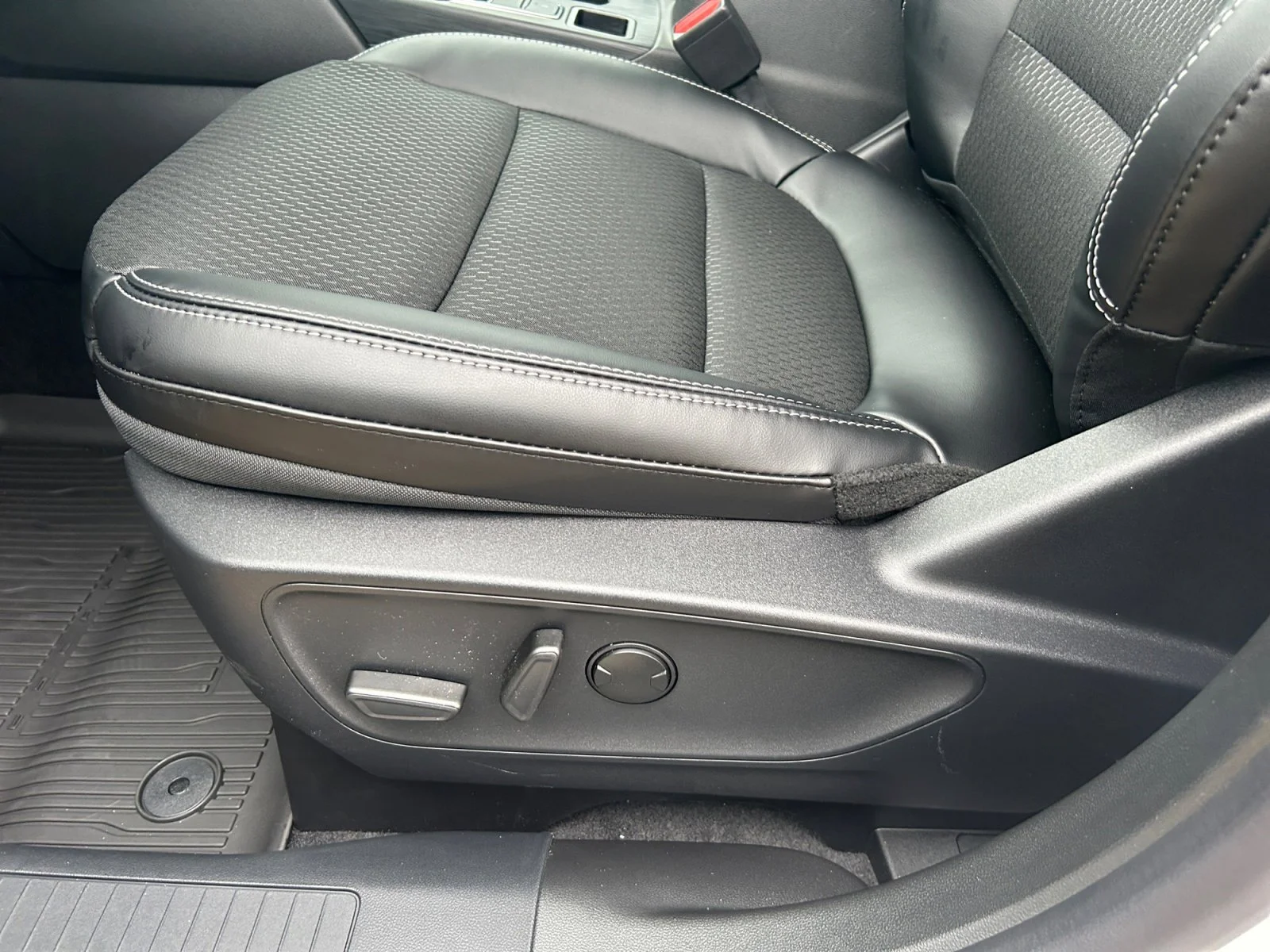New 2026 Star White Metallic Tri-Coat Ford PHEV image 15