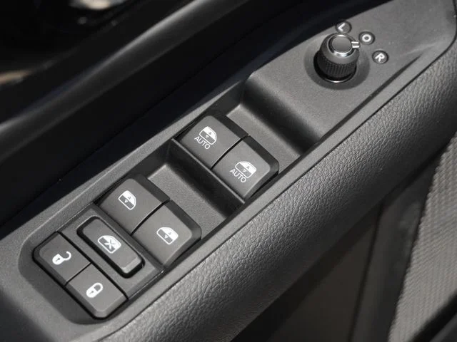 New 2026 Fathom Blue Pearl-Coat Exterior Paint Jeep Latitude image 20