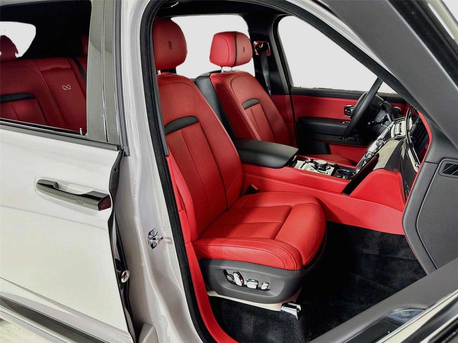 Used 2025 Tempest Gray Rolls-Royce Black Badge | Bespoke Audio | Starlight Roof image 32