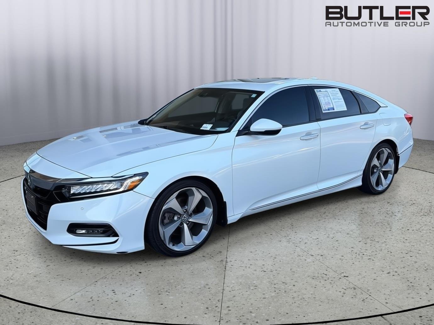 Used 2018 Platinum White Pearl Honda Touring image 1