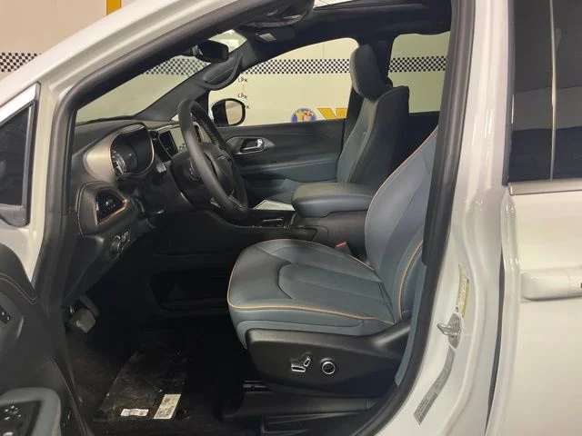 New 2027 Bright White Clear-Coat Exterior Paint Chrysler Pinnacle image 12
