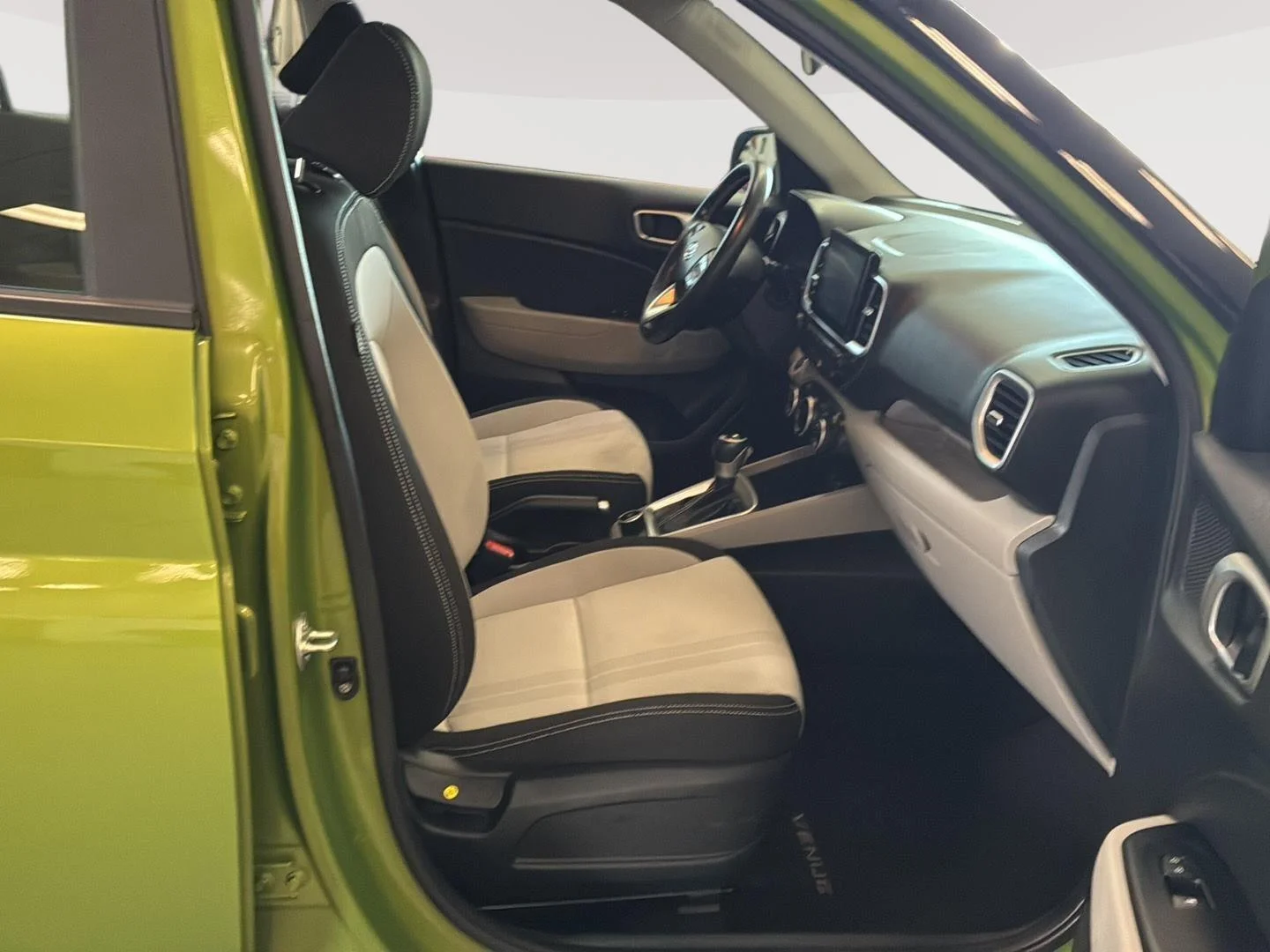 Used 2024 Green Apple Hyundai SEL image 11