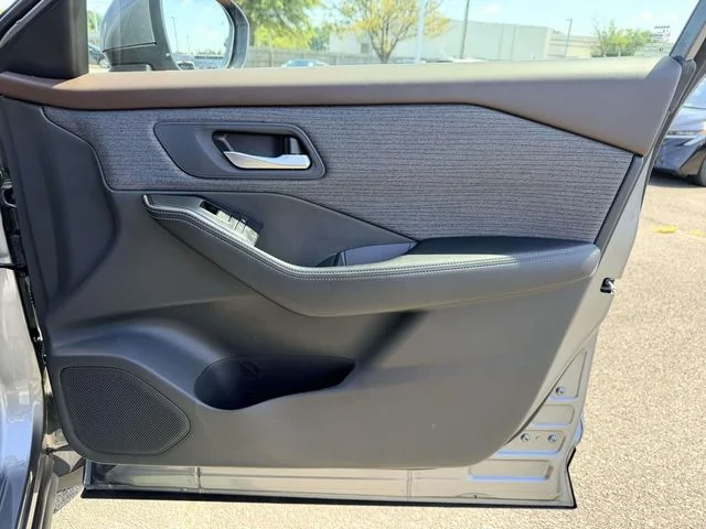 Used 2023 Gray Nissan SV image 8