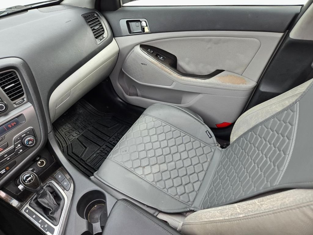 Used 2012 Silver Kia EX image 19