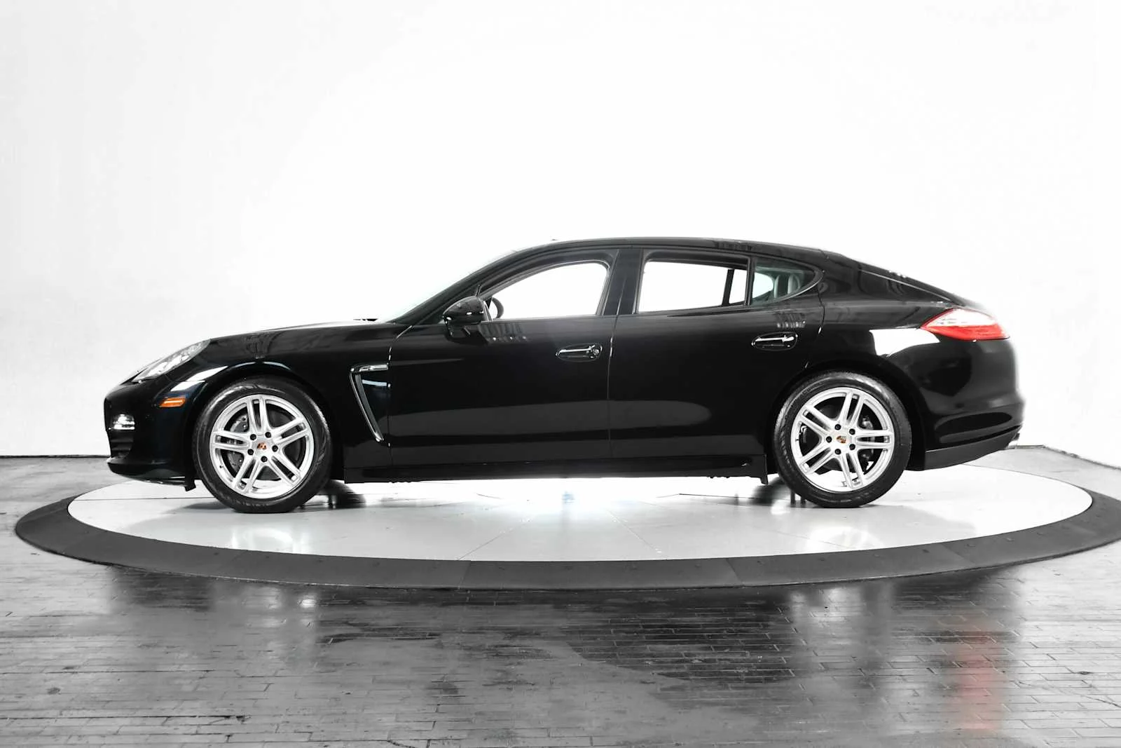 Used 2013 Black Porsche  image 2