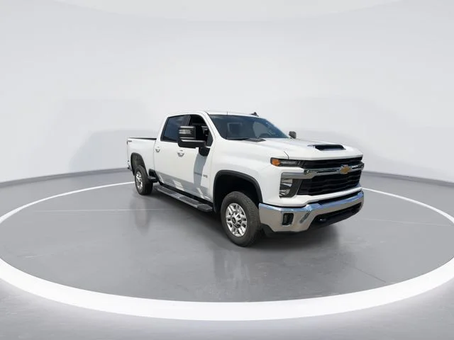 Used 2025 White Chevrolet LT image 2