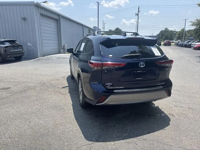 Used 2022  Toyota Platinum image 7