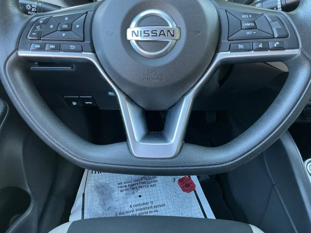 Used 2020 Silver Nissan 1.6 SV image 15