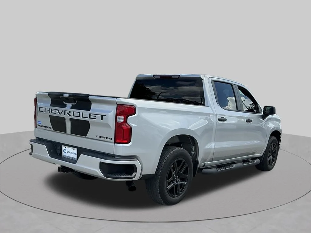 Used 2022 Silver Chevrolet Custom image 15
