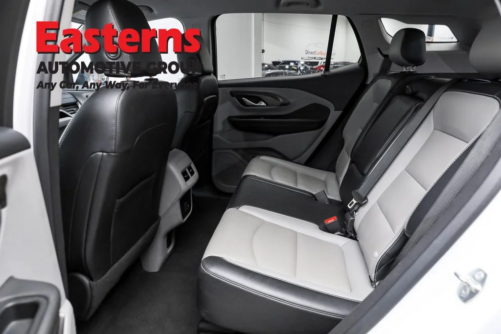 Used 2023 White GMC SLT image 23