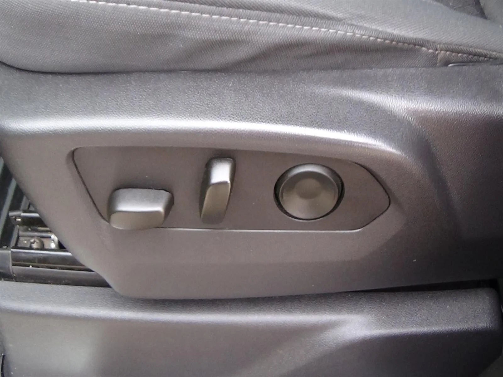 Certified Used 2025 Cypress Gray (gbd) Chevrolet LT image 17